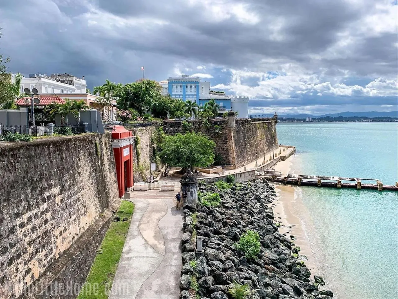 Private King Room With Bath In Shared Apartment San Juan