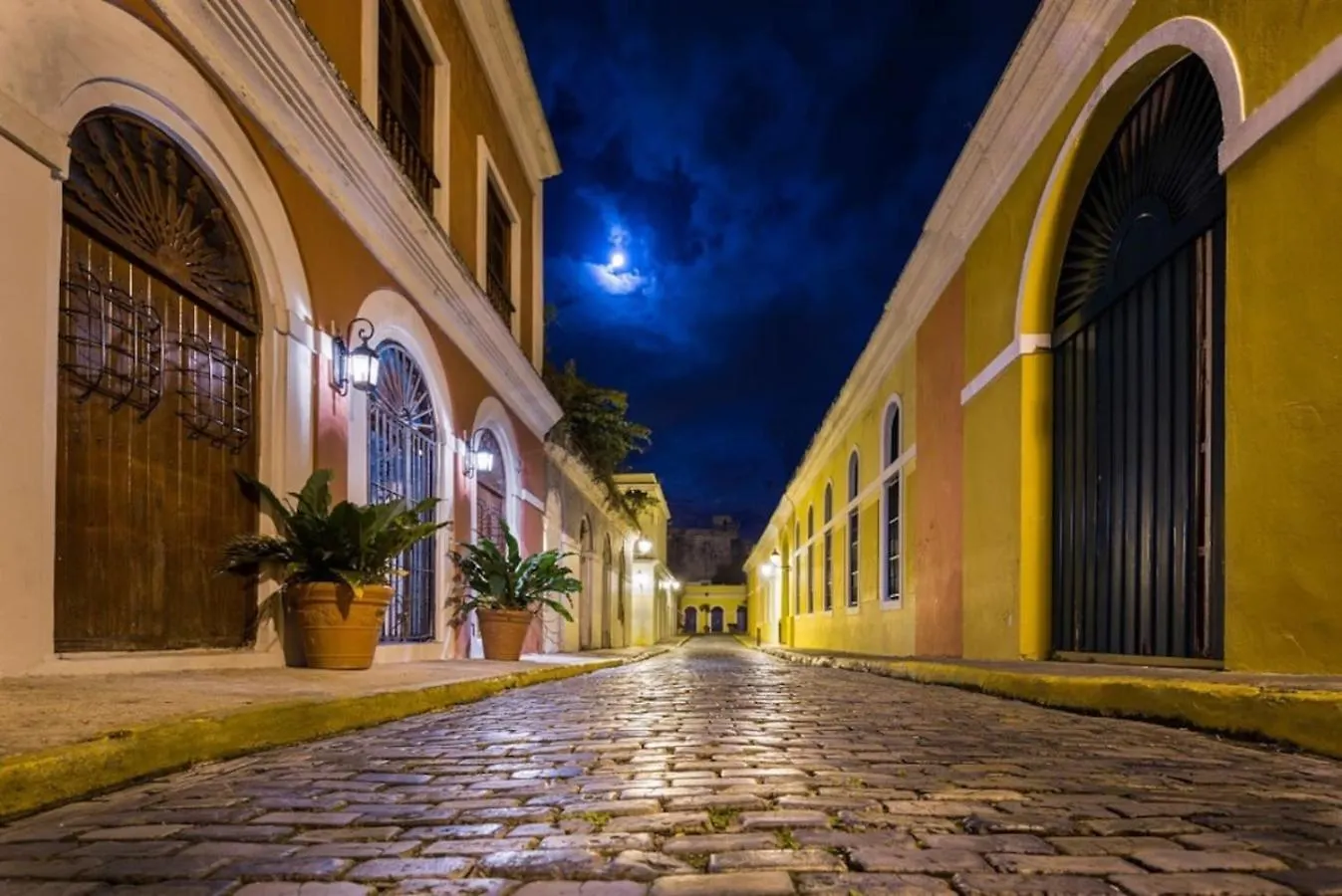 Private King Room With Bath In Shared Apartment San Juan